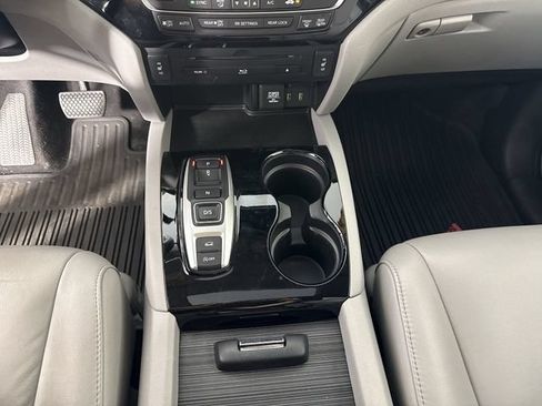 Used 2016 Honda Pilot Touring image 17