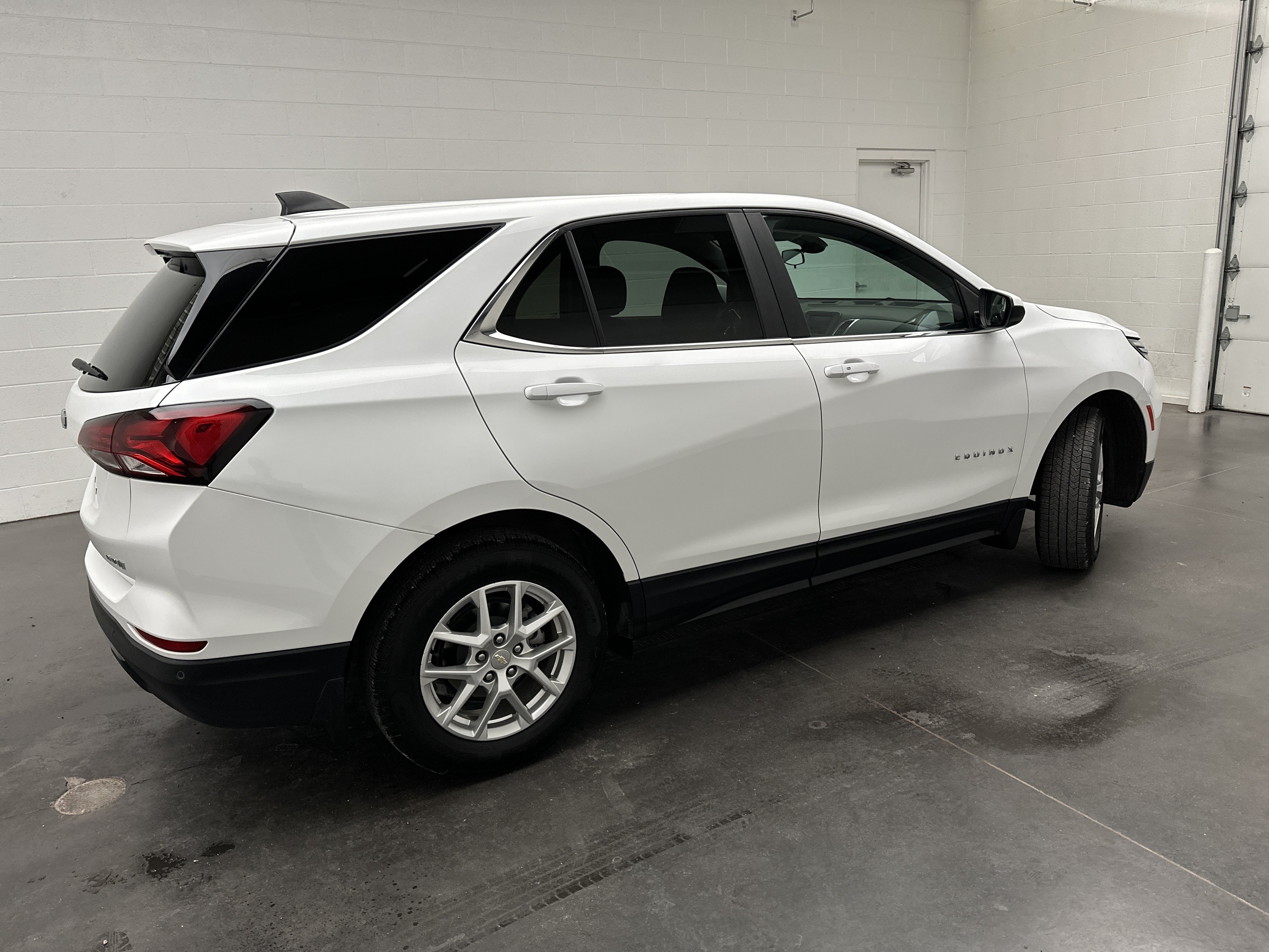 Used 2023 Chevrolet Equinox LT w/ LPO, Floor Liner Package AWD/4WD image 10