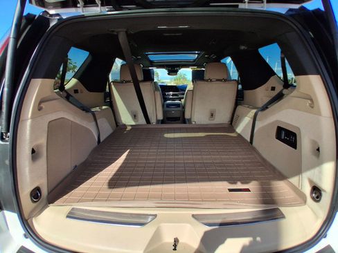 Used 2023 Cadillac Escalade Premium Luxury AWD/4WD image 27
