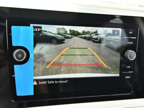 New 2026 Volkswagen Taos SE image 12