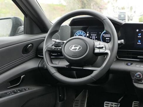 New 2025 Hyundai Elantra SEL image 25
