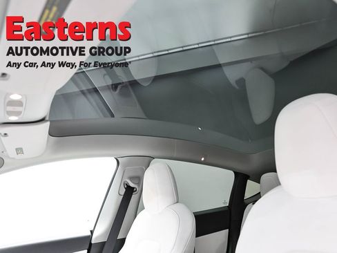 Used 2022 Tesla Model Y Long Range image 31