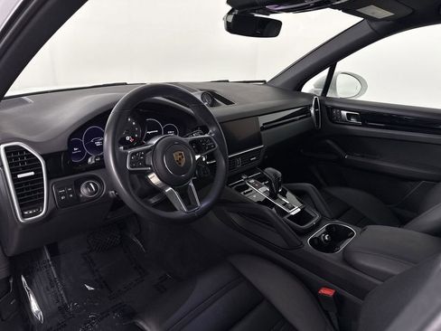Certified 2023 Porsche Cayenne AWD/4WD image 4