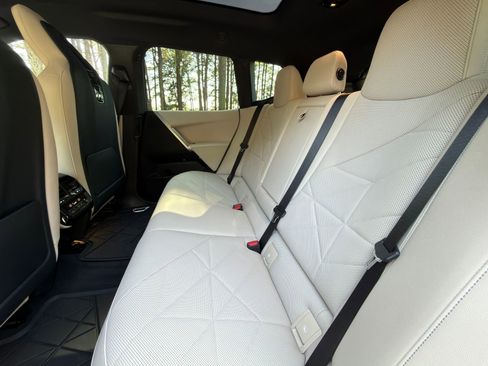 Used 2023 BMW iX xDrive50 w/ Sport Package image 14