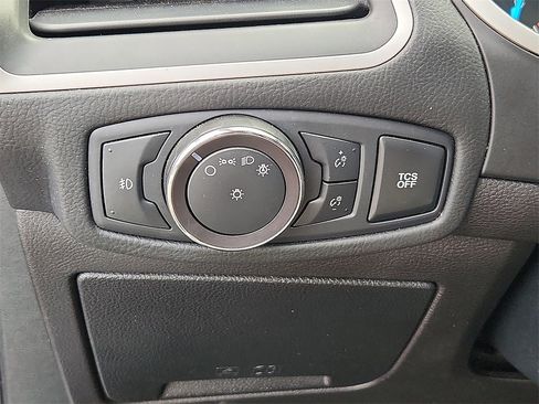 Used 2019 Ford Edge SEL image 23