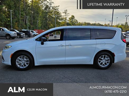 New 2026 Chrysler Pacifica Select FWD image 5