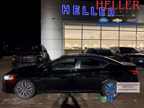 Used 2023 Nissan Altima 2.5 SV w/ SV Premium Package image 1