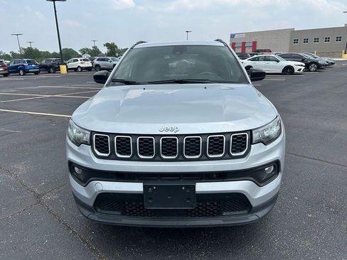 Used 2024 Jeep Compass Latitude AWD/4WD image 4
