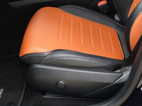 Used 2024 Mercedes-Benz GLC 300 4MATIC image 16