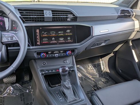 New 2025 Audi Q3 2.0T Premium image 6