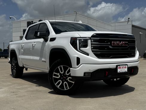 Used 2025 GMC Sierra 1500 AT4 w/ AT4 Preferred Package AWD/4WD image 2