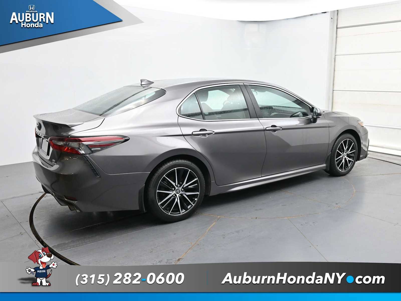 Used 2024 Toyota Camry SE AWD/4WD image 15