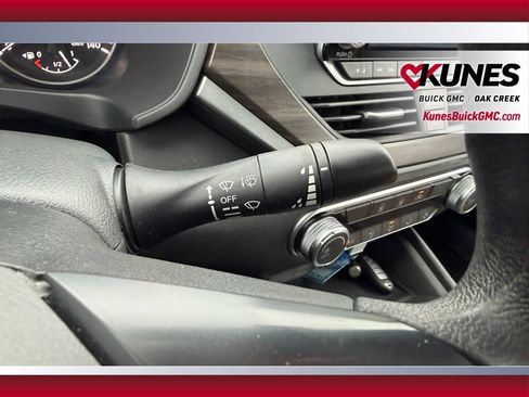 Used 2025 Nissan Altima 2.5 SV FWD image 11