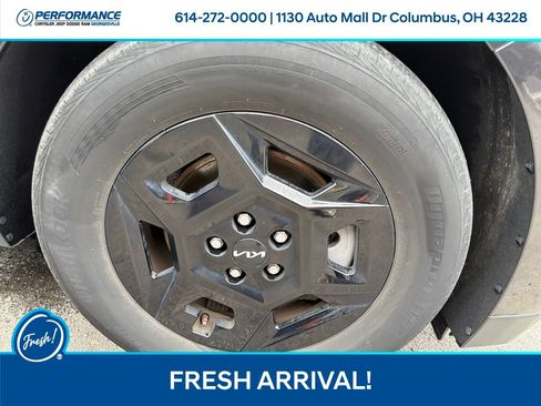 Used 2025 Kia Carnival FWD image 24