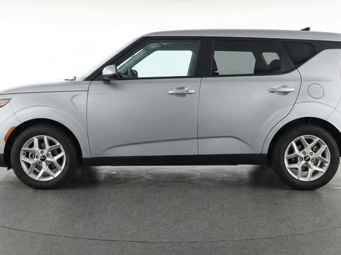 Used 2025 Kia Soul LX w/ LX Technology Package FWD image 5