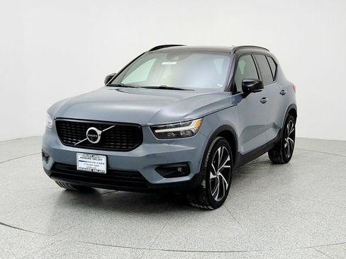 Certified 2022 Volvo XC40 T5 R-Design w/ Advanced Package image 1