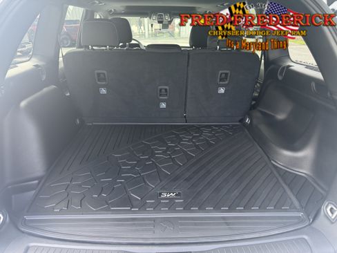 Used 2025 Jeep Grand Cherokee Laredo X w/ Trailer Tow Package AWD/4WD image 7