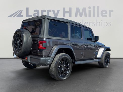 Used 2021 Jeep Wrangler Unlimited Sahara AWD/4WD image 5
