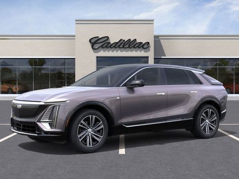 New 2026 Cadillac Lyriq Luxury RWD image 2
