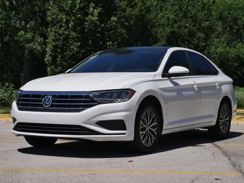 Used 2020 Volkswagen Jetta SE w/ SE Cold Weather Package FWD image 5