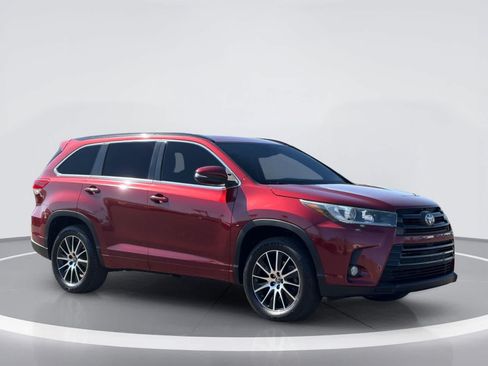 Used 2017 Toyota Highlander SE w/ Carpet Mat Package FWD image 8