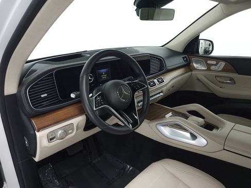 Used 2025 Mercedes-Benz GLE 450e 4MATIC w/ AMG Line Exterior image 9