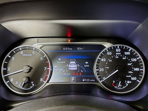 Used 2024 Nissan Sentra SR w/ SR Premium Package image 10