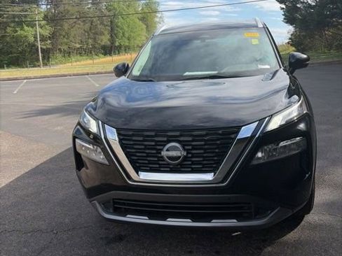 Used 2023 Nissan Rogue SL w/ SL Premium Package image 2