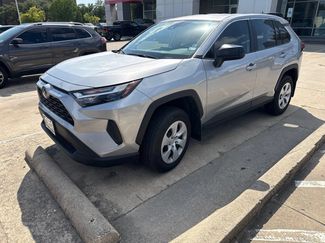 Used 2025 Toyota RAV4 LE FWD video 1