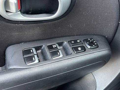 Used 2019 Kia Soul image 13