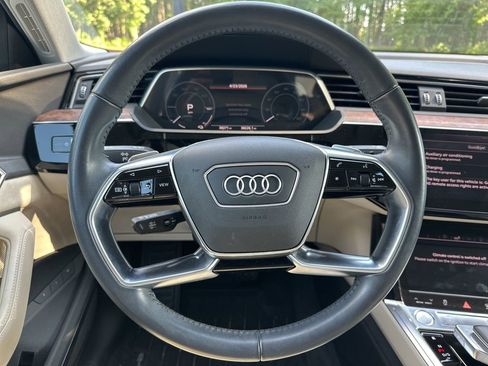 Used 2019 Audi e-tron Prestige w/ Prestige Package AWD/4WD image 20