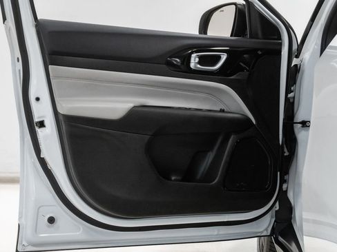 Certified 2025 Jeep Compass Limited AWD/4WD image 8
