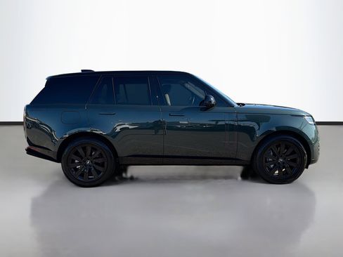 Used 2025 Land Rover Range Rover SE image 2