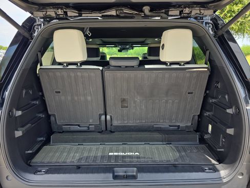 Used 2024 Toyota Sequoia Capstone AWD/4WD image 31