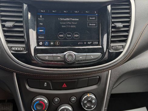 Used 2018 Chevrolet Trax LT w/ LT Convenience Package image 25