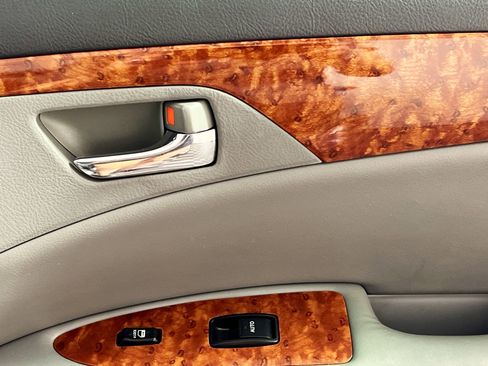 Used 2005 Toyota Avalon XLS image 31