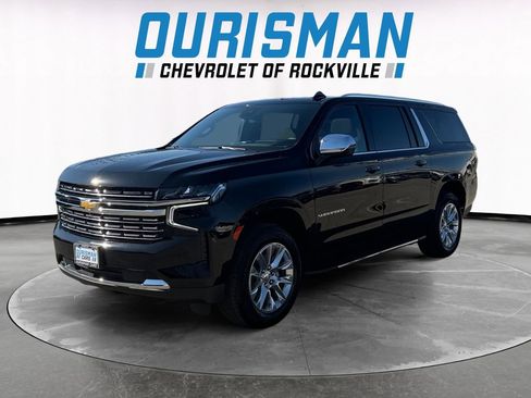 Used 2024 Chevrolet Suburban Premier image 2