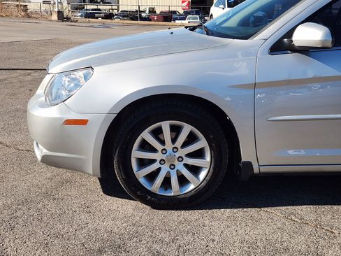 Used 2010 Chrysler Sebring Limited image 9
