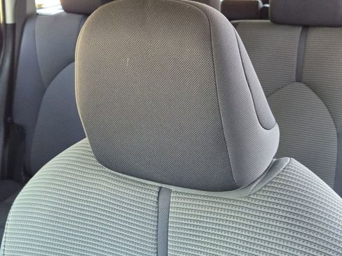 Used 2024 Toyota Highlander LE FWD image 17