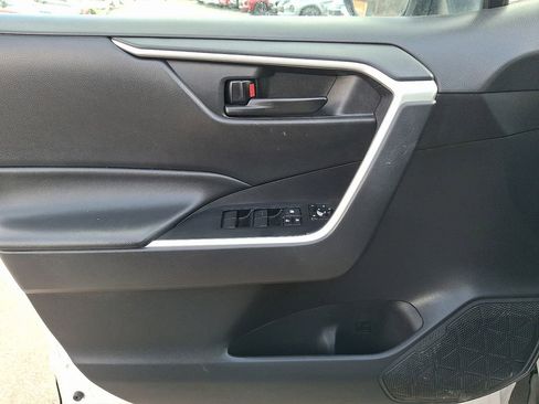 Used 2023 Toyota RAV4 LE AWD/4WD image 12