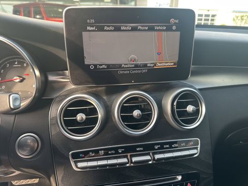 Used 2018 Mercedes-Benz GLC 300 4MATIC image 9