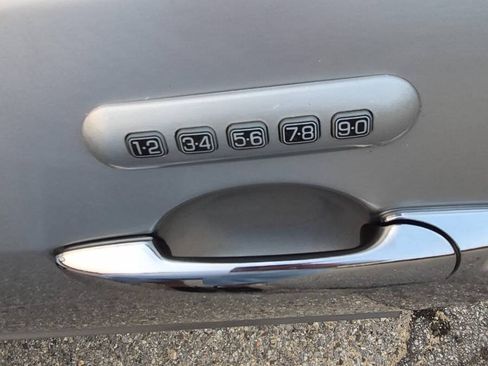 Used 2010 Lincoln MKZ FWD image 19