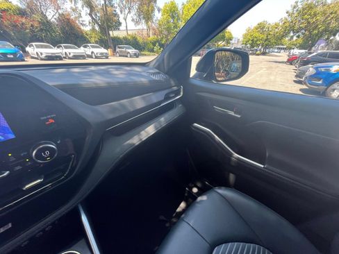 Used 2025 Toyota Highlander XSE AWD/4WD image 36