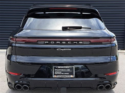 Used 2025 Porsche Cayenne image 6