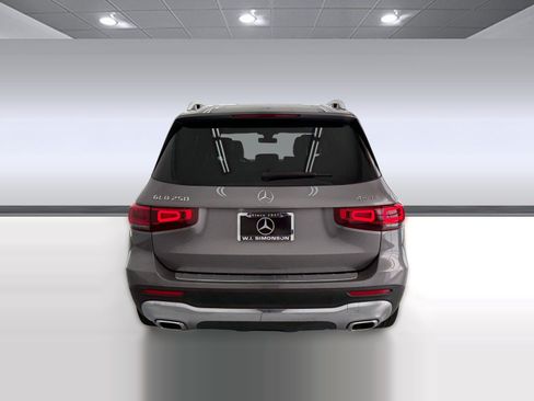 Used 2021 Mercedes-Benz GLB 250 4MATIC image 9