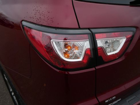 Used 2015 Chevrolet Traverse LT image 18