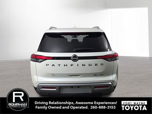 Used 2024 Nissan Pathfinder SL w/ SL Premium Package image 9