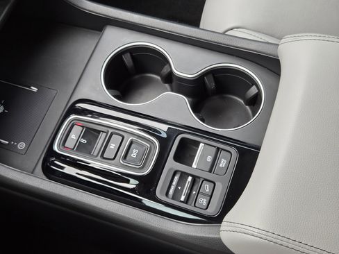 Certified 2025 Honda Pilot Touring image 20