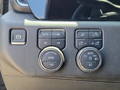 Certified 2025 Chevrolet Silverado 1500 High Country w/ High Country Premium Package AWD/4WD image 29