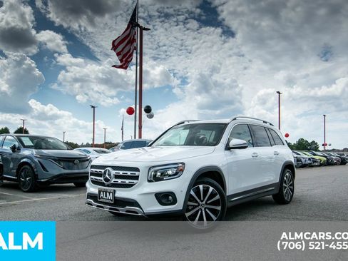 Used 2022 Mercedes-Benz GLB 250 w/ Premium Package Lite image 10